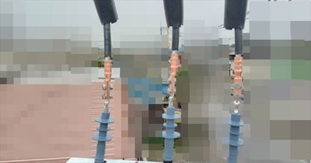 高圧ケーブル端末接続部の施工の様子