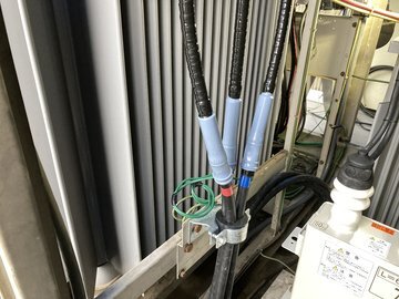 端末処理を行った高圧ケーブルとPASの接続部分