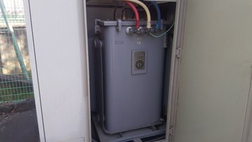 交換前の1979年製のトランス（変圧器）