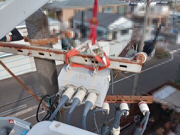 電柱に設置されたPAS（高圧気中負荷開閉器）