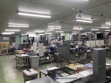 LED照明に交換した食品工場の製造ラインの様子