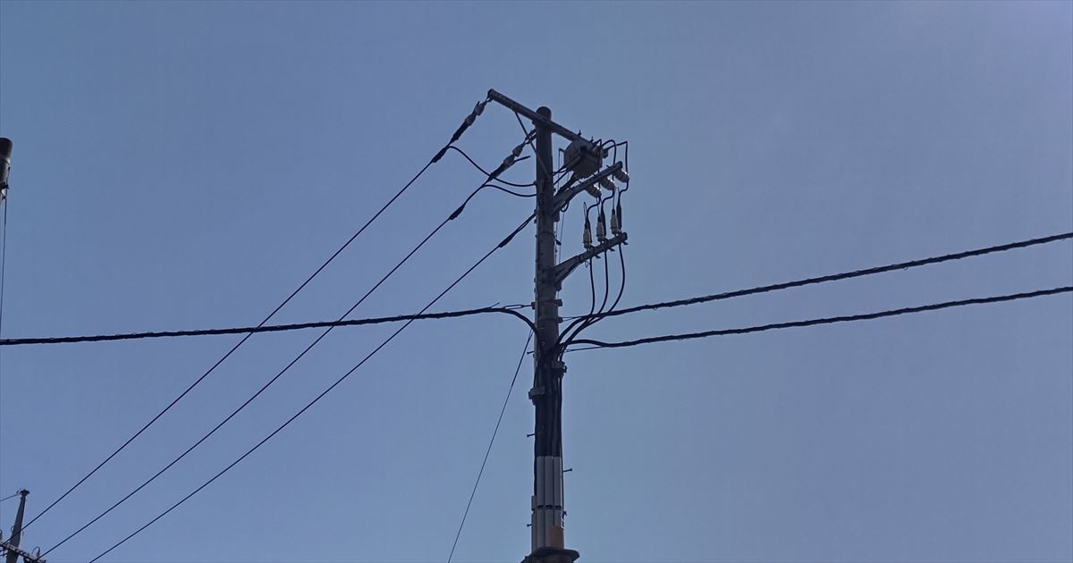 PAS交換前の電柱（上部に高圧気中負荷開閉器）
