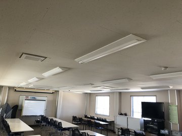 交換後の食堂（LED照明）