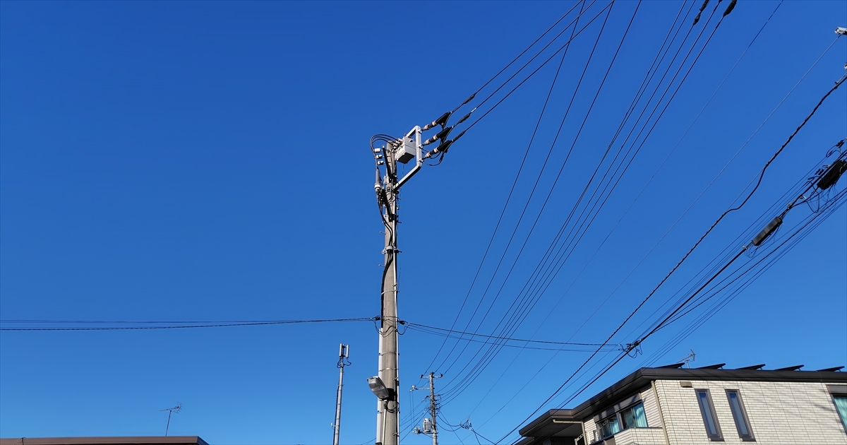 交換前のPASが取り付けられた電柱