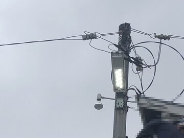 交換後の、電柱に取り付けたLED防犯灯